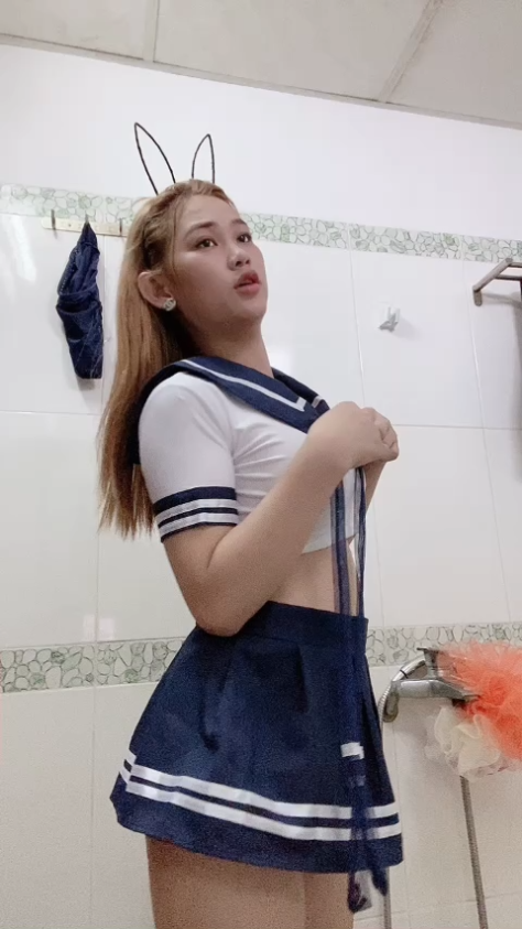 Đồ cosplay thuỷ thủ show trong nhà tắm