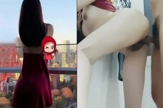 Áo hai dây khoe ngực khủng